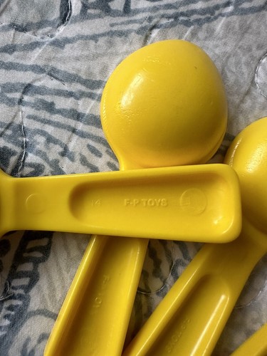 Vintage Lot Of 17 Fisher Price Yellow Plastic Utensils Fork Spoon Knife Spatula - Picture 3 of 11