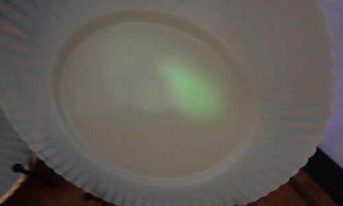 3 MacBeth-Evans White Opalescent UV Reactive Petalware Cremax Plates - Picture 7 of 24