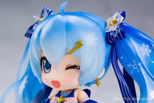 Nendoroid Hatsune Miku Snow Miku Twinkle Snow Ver. Figura GOOD SMILE COMPANY - Imagen 21 de 24