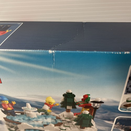 LEGO Seasonal: Ice Skating Rink (40416) Limited Edition Winter Christmas - Picture 6 of 7