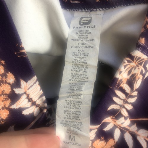 fabletics leggings size medium cropped capri 7/8 purple floral yoga run gym - Picture 6 of 6