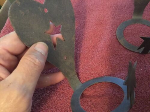 2 Metal Wall Hanging Things - Picture 2 of 4