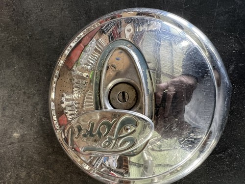 ORIGINAL 1935 FORD V8 Locking Spare Tire Hubcap No Key OEM Part - Picture 6 of 8