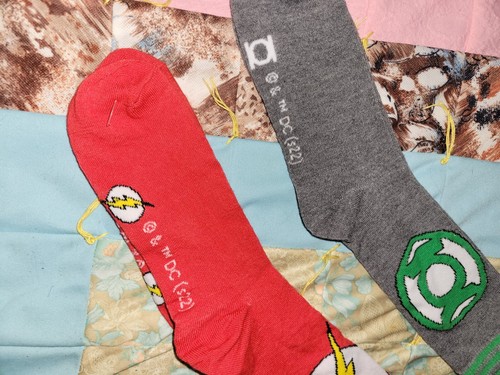 Lot 2 pair mens size large green lantern and FLash - Picture 2 of 3