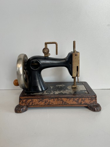 ANTIQUE RARE SMALL NECCHI SEWING MACHINE FOR KIDS 1930s ORIGINAL OLD - Picture 4 of 24