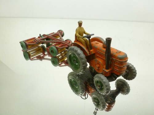 DINKY TOYS 301 FIELD MARSHAL + TRIPLE GANG MOWER - L18.0cm - FAIR COND.- 145 - Imagen 7 de 7