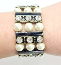 Wode Pearl Amd Rhinestones Syretch Statement Bracelet With Black Metal Slats