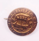 WW2 NATIONAL SEA TRAINING SCHOOL (NSTS) brass Badge.
