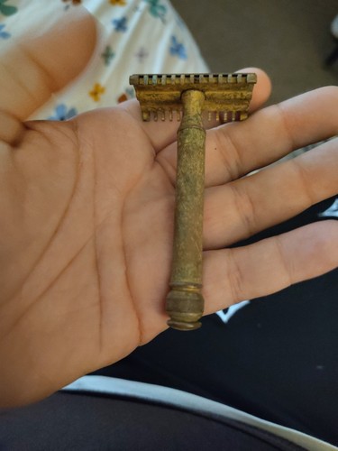 Antique Gillette Gold Tone Double Edge Safety Razor U.S.A Patent Jan 13 1920 - Picture 3 of 5
