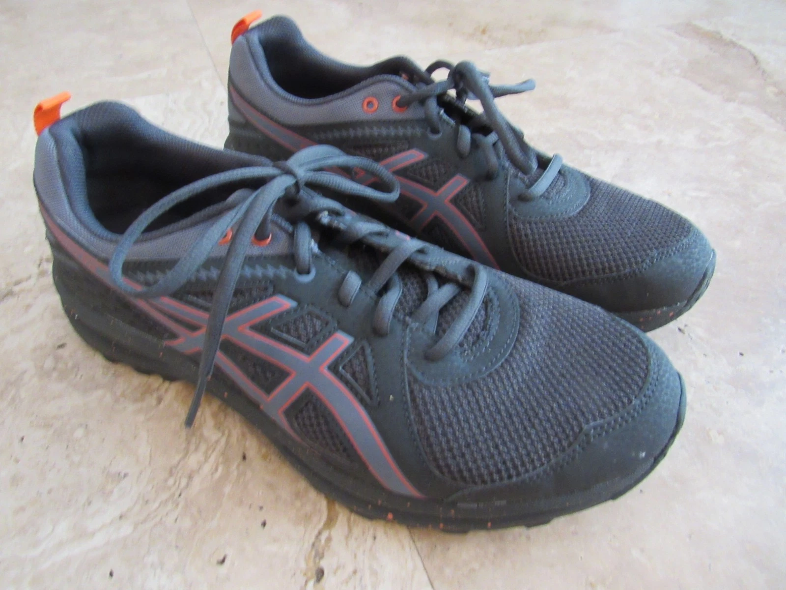 Mens size 10 Asics Torrance Trail shoes, hiking, extra wide, NWOT