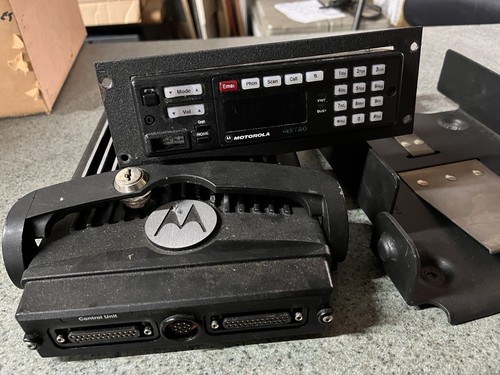 Motorola XTL5000 VHF DWUKIERUNKOWE RADIO MOBILNE APX - Zdjęcie 2 z 6