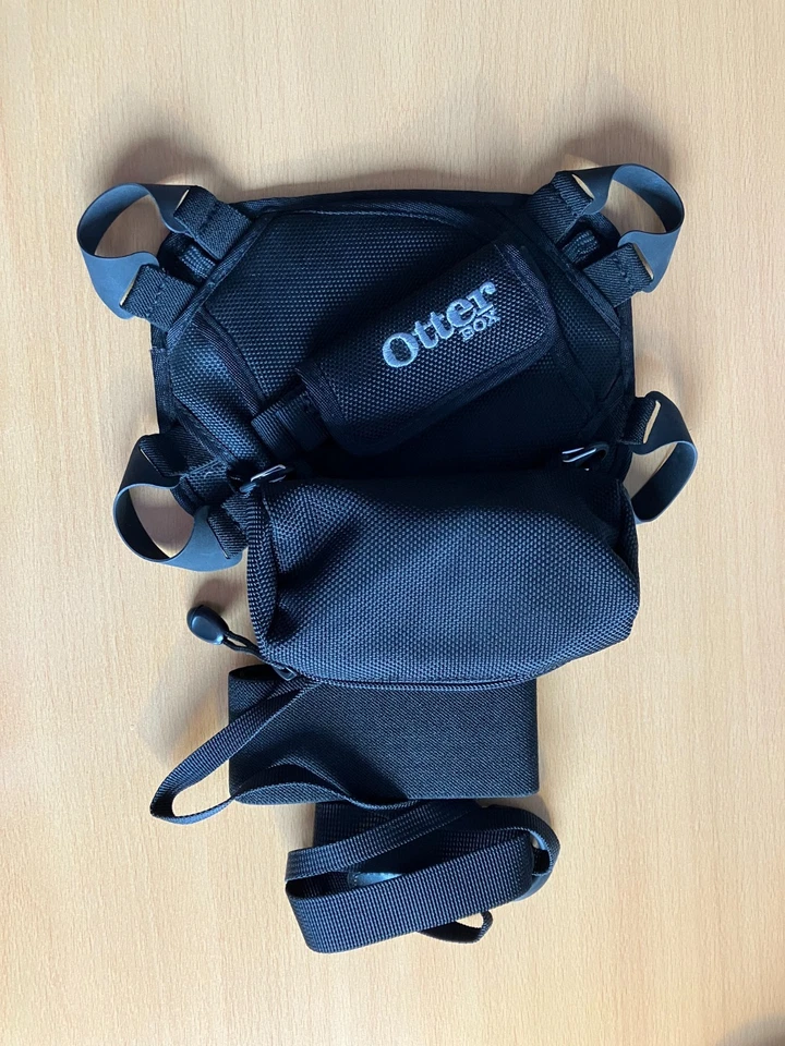 Otterbox Tragevorrichtung für Tablet-PCs mit Zubehörtasche