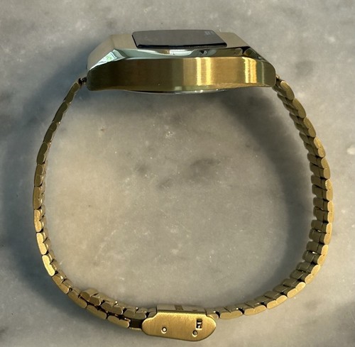 Armitron Griffy Reissue Gold LED Digital Watch 40-8475GP BJ3407 - 35 mm Case - Picture 5 of 11