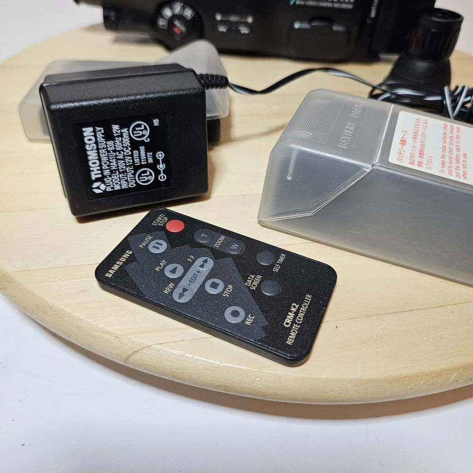 Vintage 90s Samsung 8mm Video Camera Recorder SCK70 Bundle for Parts Or Repair - Image 2 of 4