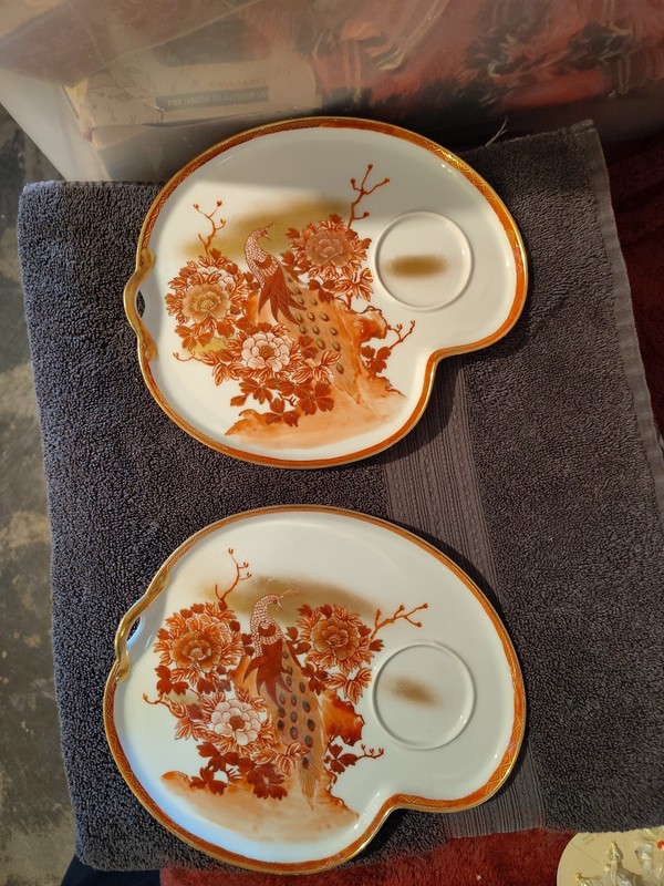 2 red and gold hand-painted mark on a Kutani Japanese snack plate No Cups