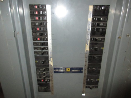 Square D Main Breaker Circuit Breaker Panel NQOB-42050-1 200A Max, 200A Main - Picture 6 of 7
