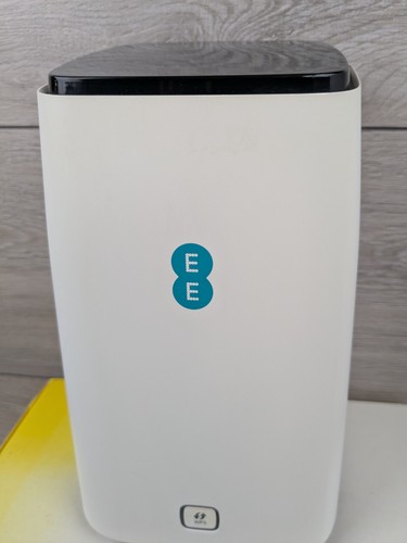 EE 5GEE 5G WiFi Smart Hub Mobilny router szerokopasmowy z kablem zasilającym, w pudełku! - Zdjęcie 2 z 13