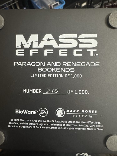 Fermalibri Dark Horse effetto massa diretto Paragon & Renegade usato in ottime condizioni #210/1000 COA - Foto 2 di 2