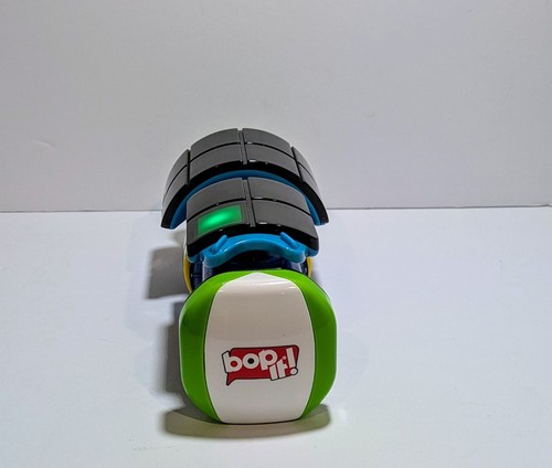 Hasbro Bop It TETRIS Game Family Game Bop It Tetris Puzzle Game NEW SEALED - Picture 2 of 4