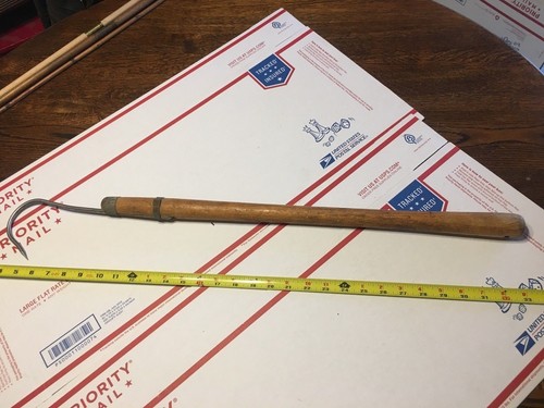 ALTER FISCHHAKEN Gigger an einer Stange - Bild 1 von 4