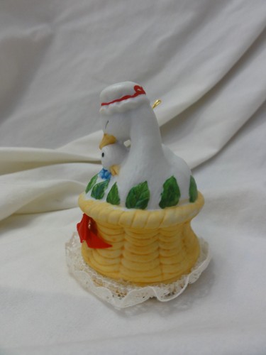 Vintage Jasco Lil Chimers Porcelain Goose In Basket Bell Christmas Ornament - Picture 5 of 9