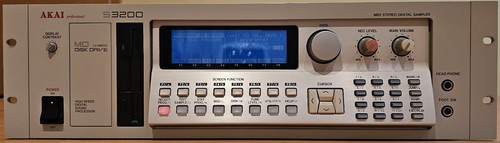 Akai S3200 Sampler + div. Zubehör / Exzellenter Zustand !!! - Bild 16 von 19