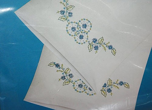 2 Vogart Crafts Blumen Kissenbezüge 20-1/2" x 32" zum Sticken oder Malen NEU - Bild 2 von 4