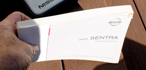 2009 Nissan Sentra Owners Manual and Nissan Case - Picture 4 of 7
