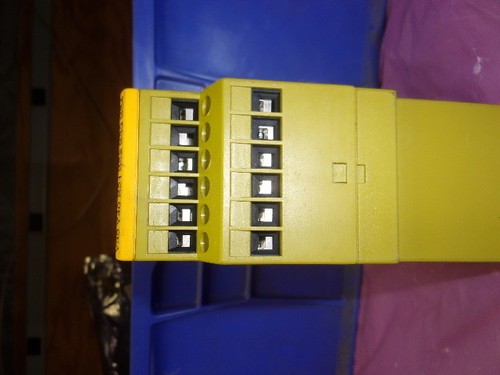 Pilz PNOZ XV2 2S 2SZ SAFETY   CONTROL RELAY 774500 24VDC 4.5W - Picture 4 of 5