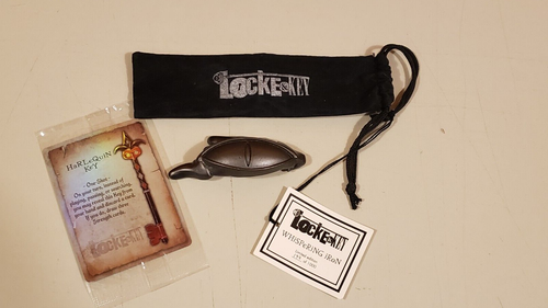LOCKE & KEY WHISPIRING IRON - COMIC CON SPECIAL # 177 OF 1000 SIGNED BY JOE HILL - Picture 1 of 2
