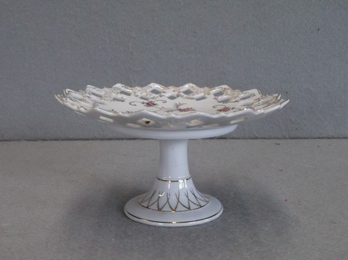 CONSCO MARILYN EXCLUSIVE LATTICE RETICULATED PEDESTAL PLATE Gold rim Floral Rose - Picture 2 of 10