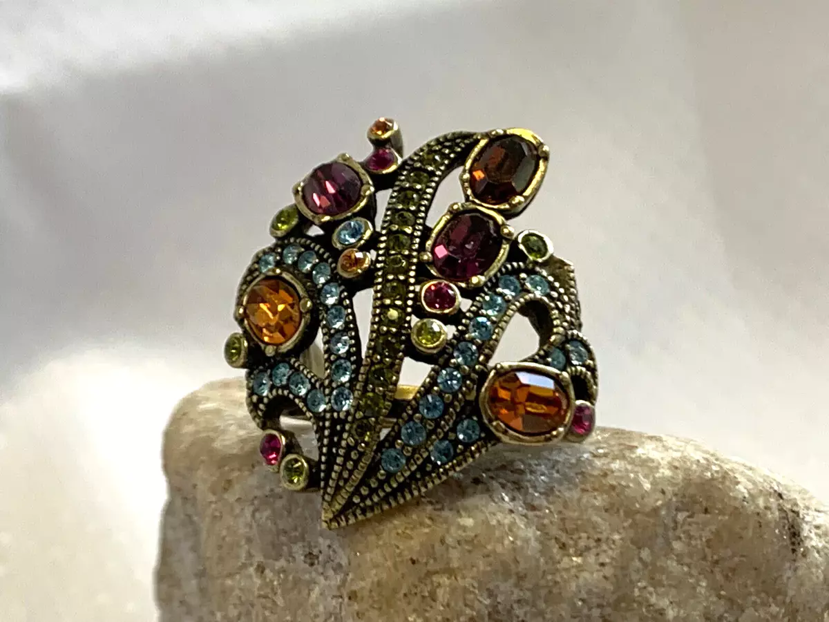 Heidi Daus Ring Size 6.25 Band High Fashion Costume Jewelry