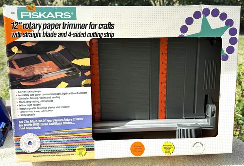 FISKARS 12 ZOLL ROTATIONSTRIMMER ZUM BASTELN MIT GERADER KANTE 4-SEITIGER SCHNEIDSTREIFEN