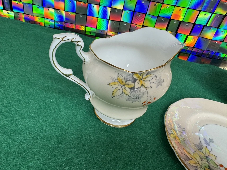 Paragon LORETTA Jug Saucers x 3 Bowl 1 English Bone China Double Warrant Vintage - Image 3 of 4