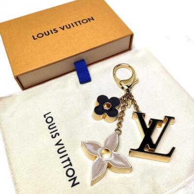 正規品　LOUIS VUITTON フラワーチャーム Louis Vuitton Fleur de Monogram Bag Charm with Box Preowned