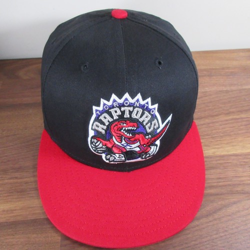 Cappello Berretto Toronto Raptors Uomo Nero Rosso Snap Back Nuova Era Legno Duro Classici NBA - Foto 3 di 9