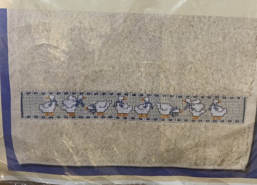 VTG The Creative Circle Cross Stitch Towels Craft Kit Sealed Geese Penquins 1986 - Picture 2 of 6
