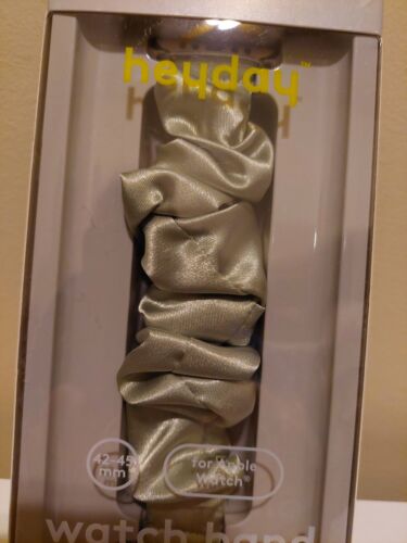 heyday Apple Watch Scrunchie Band 42-45 MM - Soft Green - Picture 2 of 3
