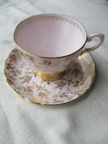Vtg Tuscan Sunshine - Pink Rosebuds Gold Chintz Teacup & saucer