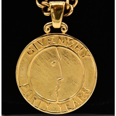 GIVENCHY ジバンシー Logo Embossed Coin Pendant Necklace Vintage Circa 1990 Bijoux Givenchy Gold Plated Coin-Shaped