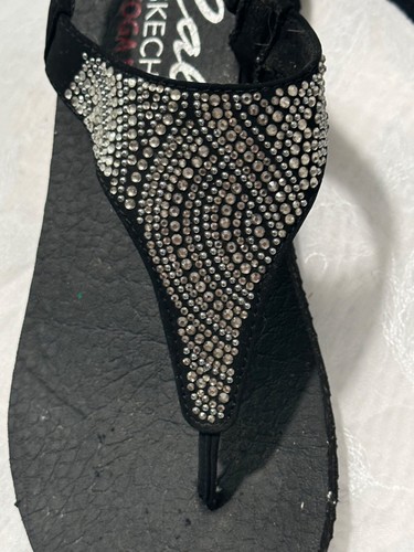 Cali von Skechers Yoga-Foan Gr. 6 kristallbedeckter, zurückschleudernder Tanga. - Bild 3 von 7