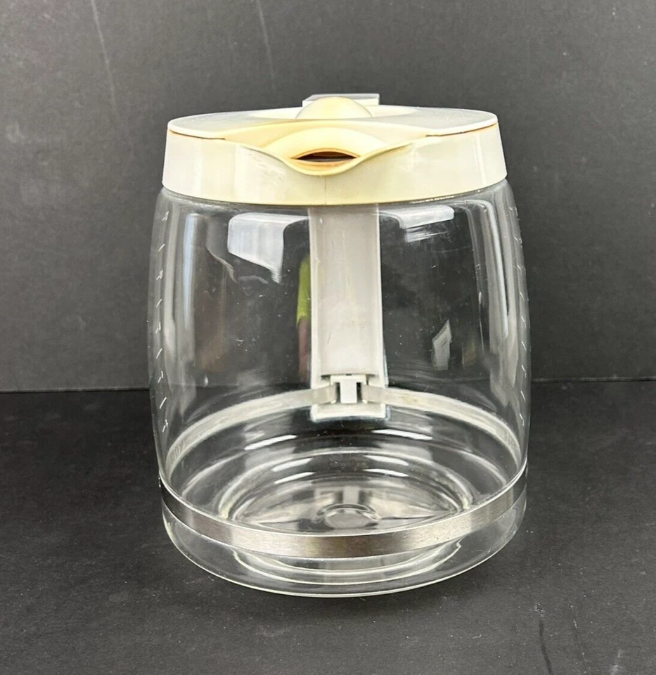 Genuine Cuisinart White 12-Cup Coffee Carafe With Lid Replacement Pot DGB-500WRC - Image 4 of 4