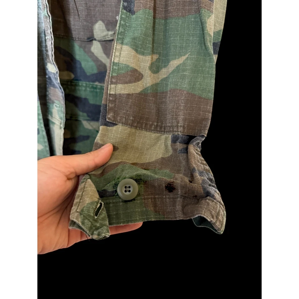 Military Camo Button Down Shirt Army 4 Pocket Front Jacket Sz: Small C10 - Image 4 of 4