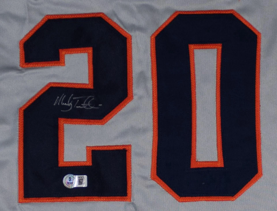 Camiseta personalizada firmada por Mickey Tettleton de los Tigres de Detroit (certificada por Beckett Witness) Foto 2 de 3