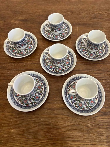 Juego de tazas y platillos de café espresso turco Güral Porselen X6 patrón floral Iznik - Imagen 2 de 4