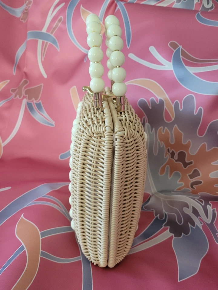 Cartera de mimbre dorada para niñas estilo vintage Sophia Petrillo bolso de ratán con cuentas Foto 4 de 4