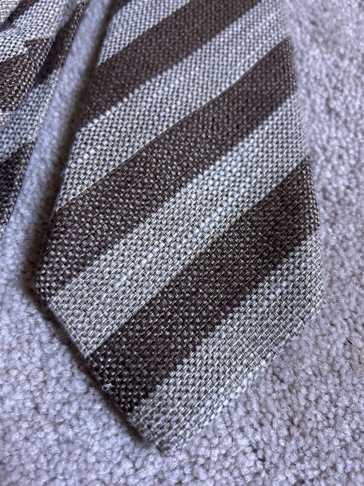 Gravata ISAIA 7 dobras tecido linho seda algodão - listras bege e marrom - 3 1/4" - Imagem 2 de 4