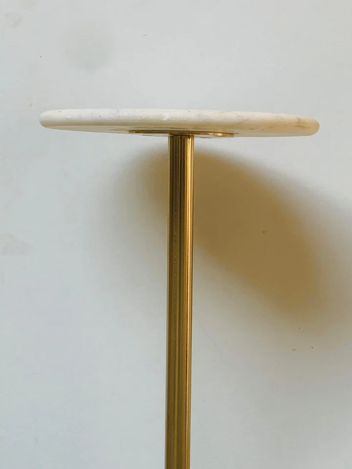 MESA REDONDA DE MÁRMOL BLANCO - CON METAL DORADO Foto 2 de 4