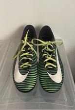 Par de botines Nike Mercurial 2017 negros Thunder Elite CR7 y Neymar respaldados.