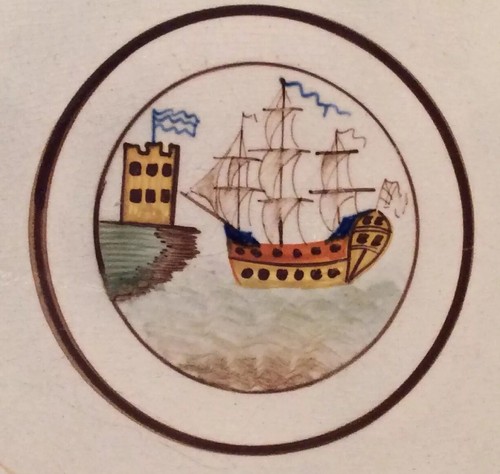 Antico piatto inglese dipinto a mano XVIII secolo nave castello smalto francese rivoluzionario - Foto 2 di 10